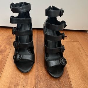Kendall & Kylie black heeled sandals. Only worn once!